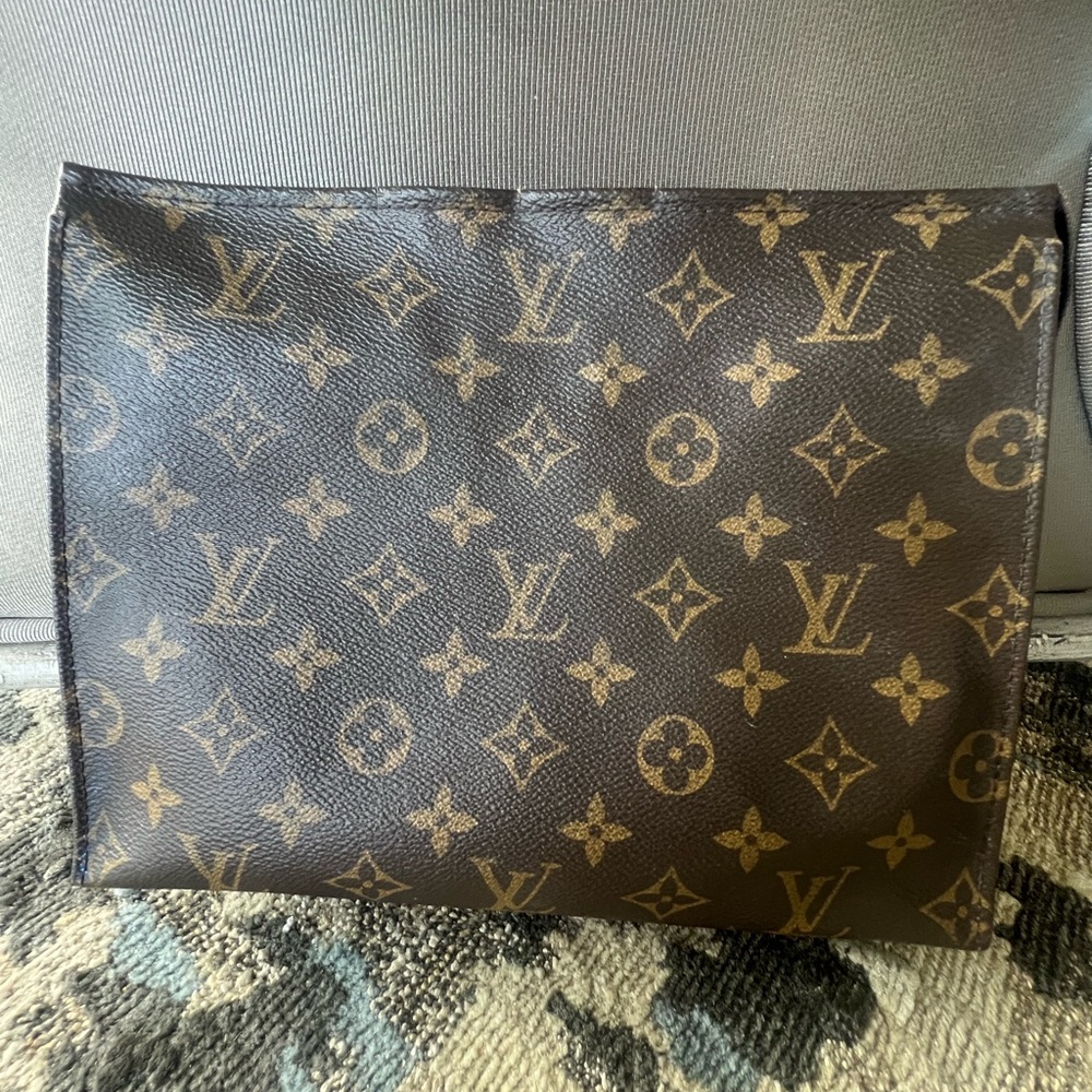 Louis. Vuitton Pouchette Toilette 26